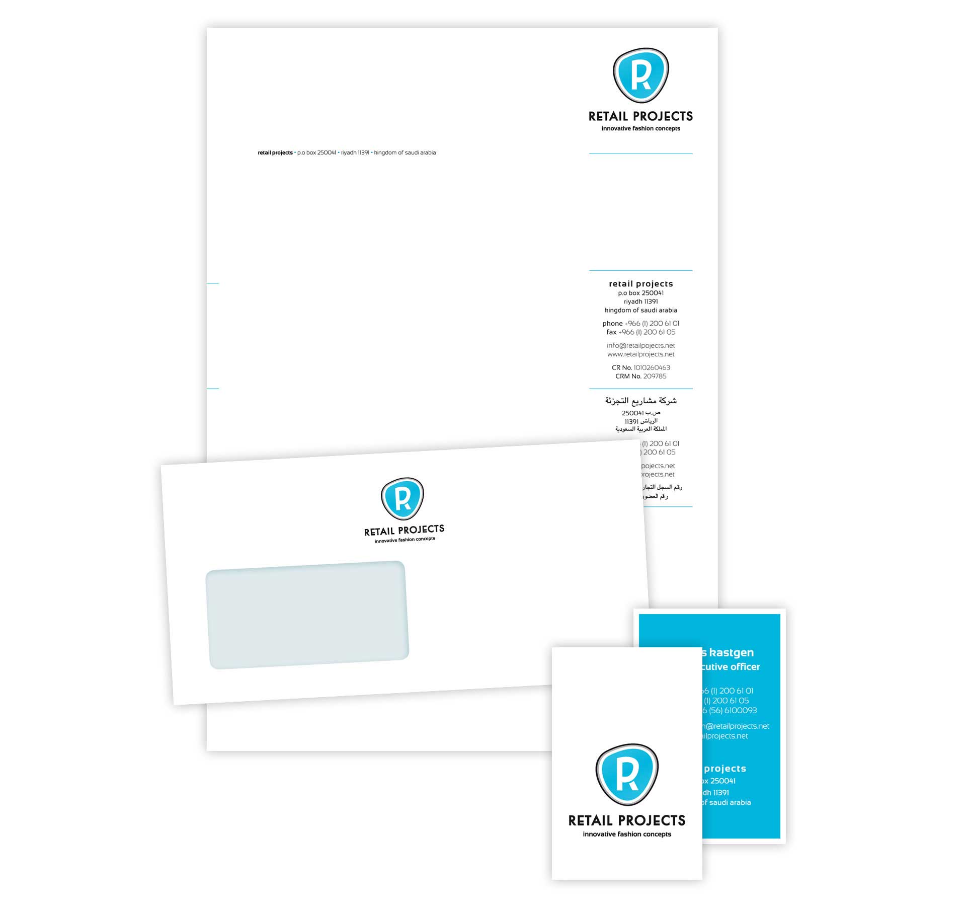 Briefpapierset mit dem Branding von Vollblut Retail Projects, bestehend aus Briefkopf, Fensterumschlag und Visitenkarten. Alle Karten verfügen über ein blau-schwarzes Logo mit einem großen „R“ im Kreis und ein klares, modernes Design.