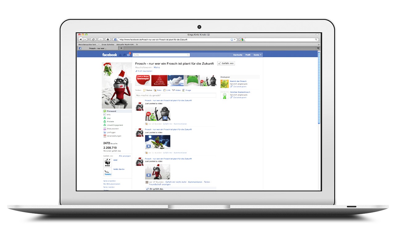 Auf einem weißen Laptop wird eine Facebook-Seite der Marke Frosch angezeigt, auf der das Profilbild, das Titelbild, die Beiträge und die Follower-Informationen zu sehen sind. Dies unterstreicht Froschs Verbindung zu Erdal Rex und sein Erbe als vertrauenswürdiger Name in der Reinigungsbranche.