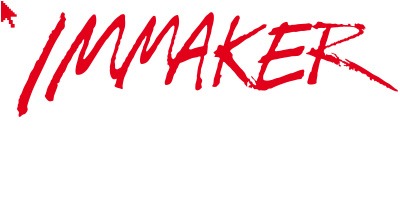 IMMAKER wird in kräftigen, pinselstrichartigen, leuchtend roten Buchstaben auf weißem Hintergrund dargestellt, mit einem kleinen roten Pfeil in der oberen linken Ecke – und fängt so die kreative Energie der Marke Immaker ein.