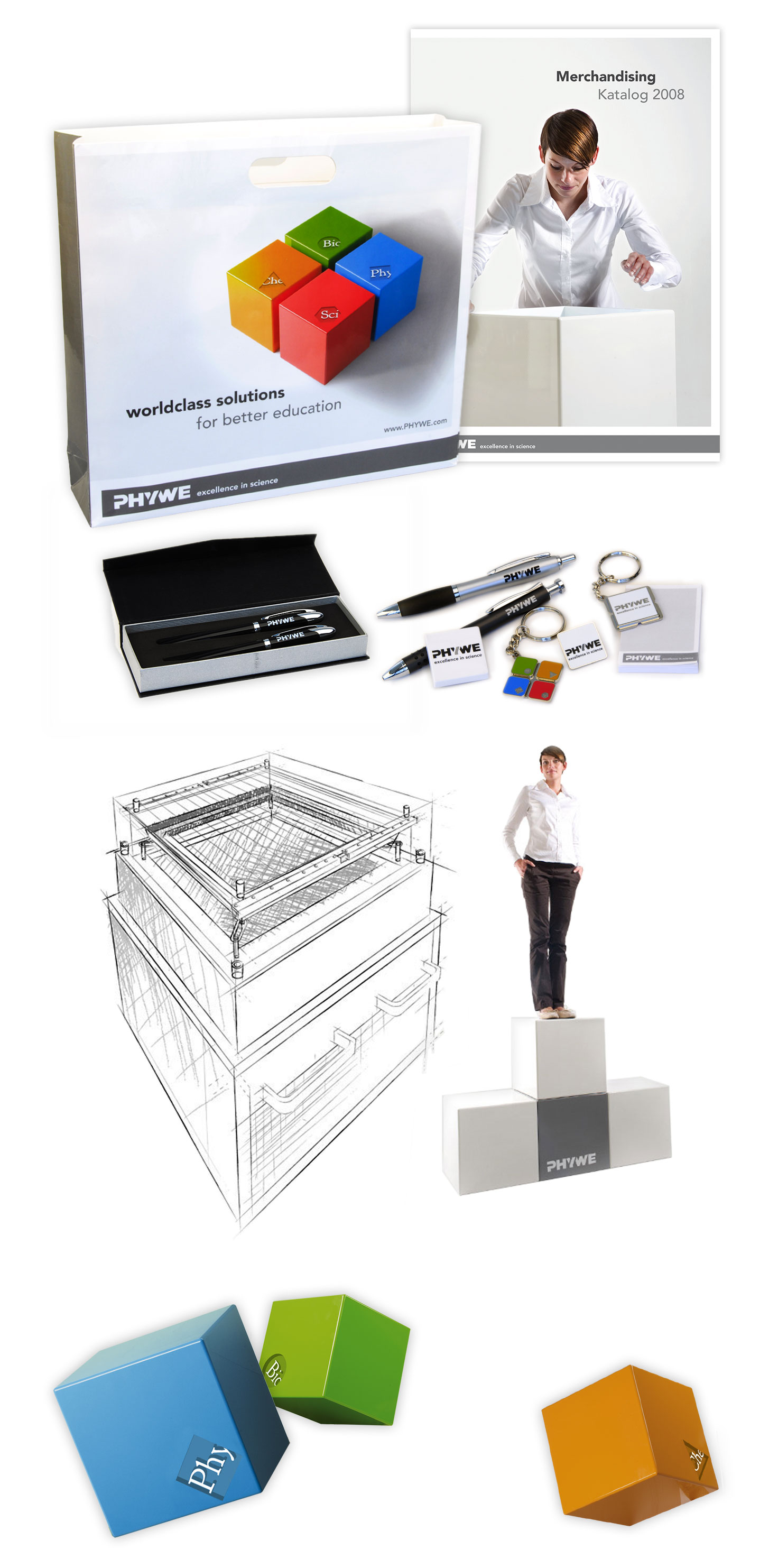 Vollblut_Phywe_07 Eine Collage mit Phywe Systeme-Markenartikeln, einem Katalog und großen, bunten Würfeln. Eine Person steht auf den Würfeln neben einer technischen Skizze der Displaybox. Zu den Artikeln gehören Stifte, Schlüsselanhänger und USB-Sticks.